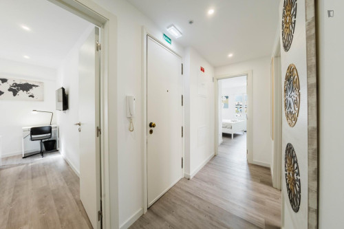 Nice ensuite bedroom in Odivelas