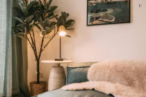 Captivating 1 Bedroom Apartment close to ISPA University