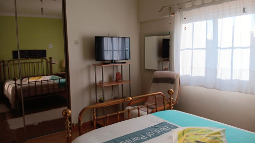 Charming bedroom with a private bathroom in São Domingos de Rana