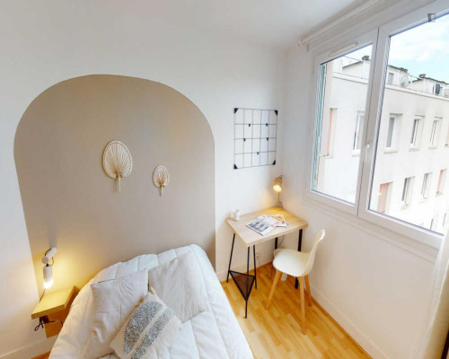 Tasteful double bedroom in Clichy