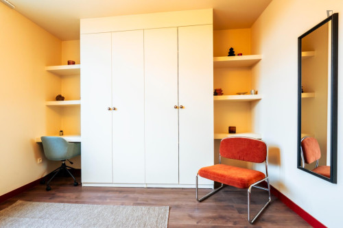 Modern double bedroom in Seefhoek