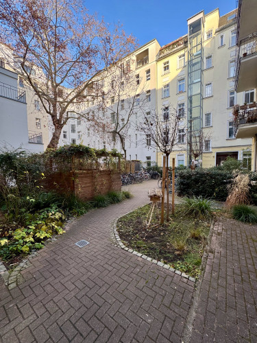 Fully Renovated Design Studio in the Winskiez · Quiet 19th-Century Street