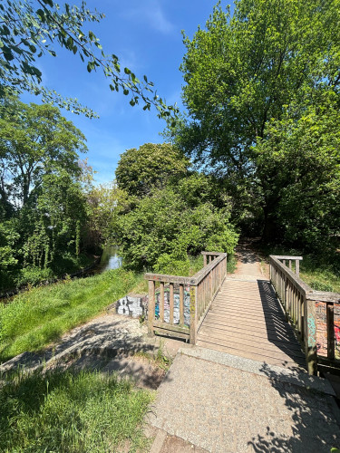 High celling flat right on the river in Mitte/Gesundbrunnen with loggia