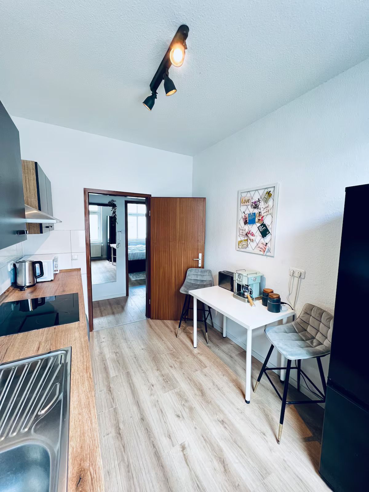 CASA COZY - 3-Room Apartment - Kitchen & SmartTV - Perfect For Groups, Families, And Business Travel - 2