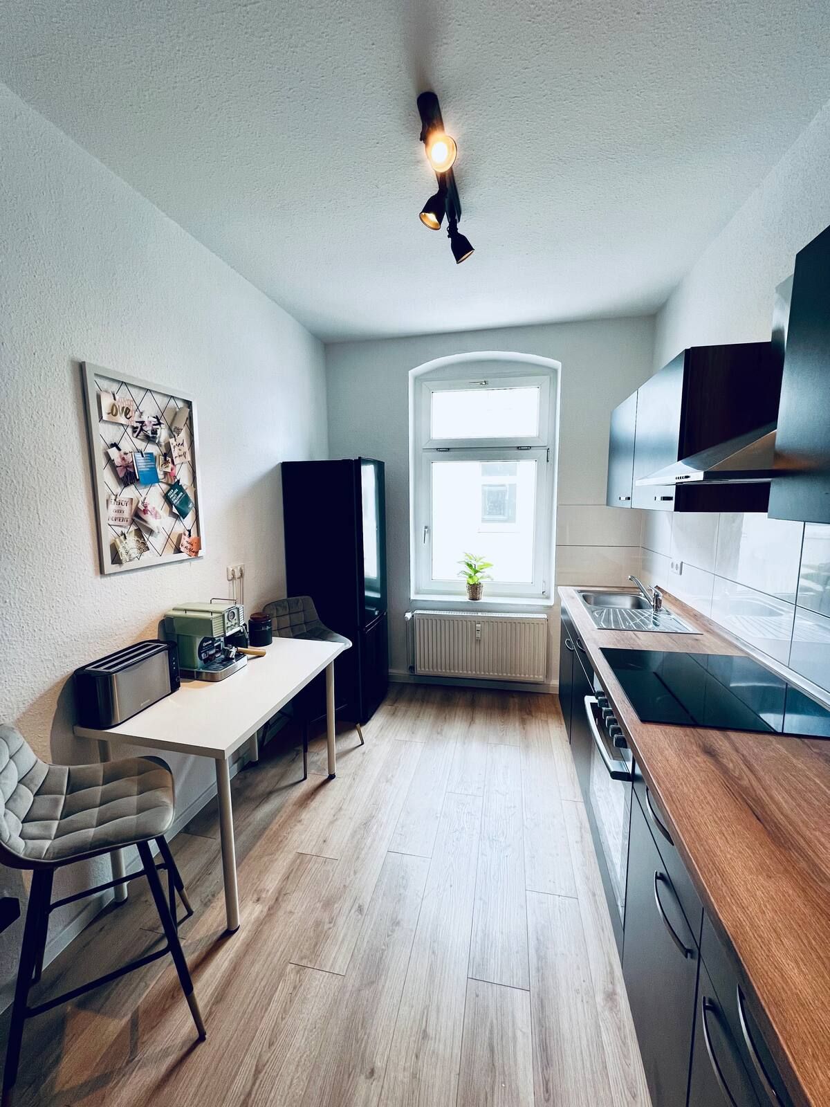 CASA COZY - 3-Room Apartment - Kitchen & SmartTV - Perfect For Groups, Families, And Business Travel - 4