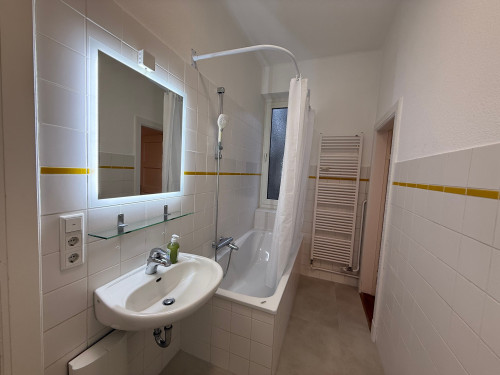 Spacious furnished apartment with plenty of room and balcony in Kiel-Düsterbrook