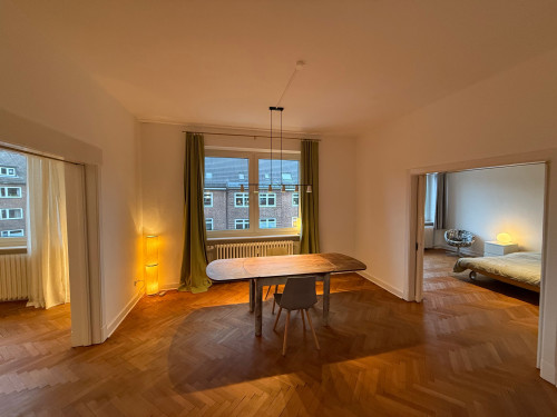 Spacious furnished apartment with plenty of room and balcony in Kiel-Düsterbrook