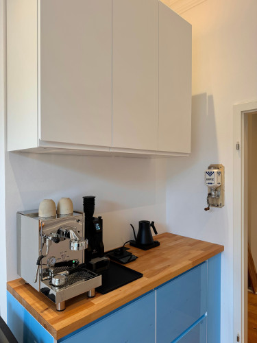 Exclusively renovated classic apartment with balcony near Bilk S-Bahn