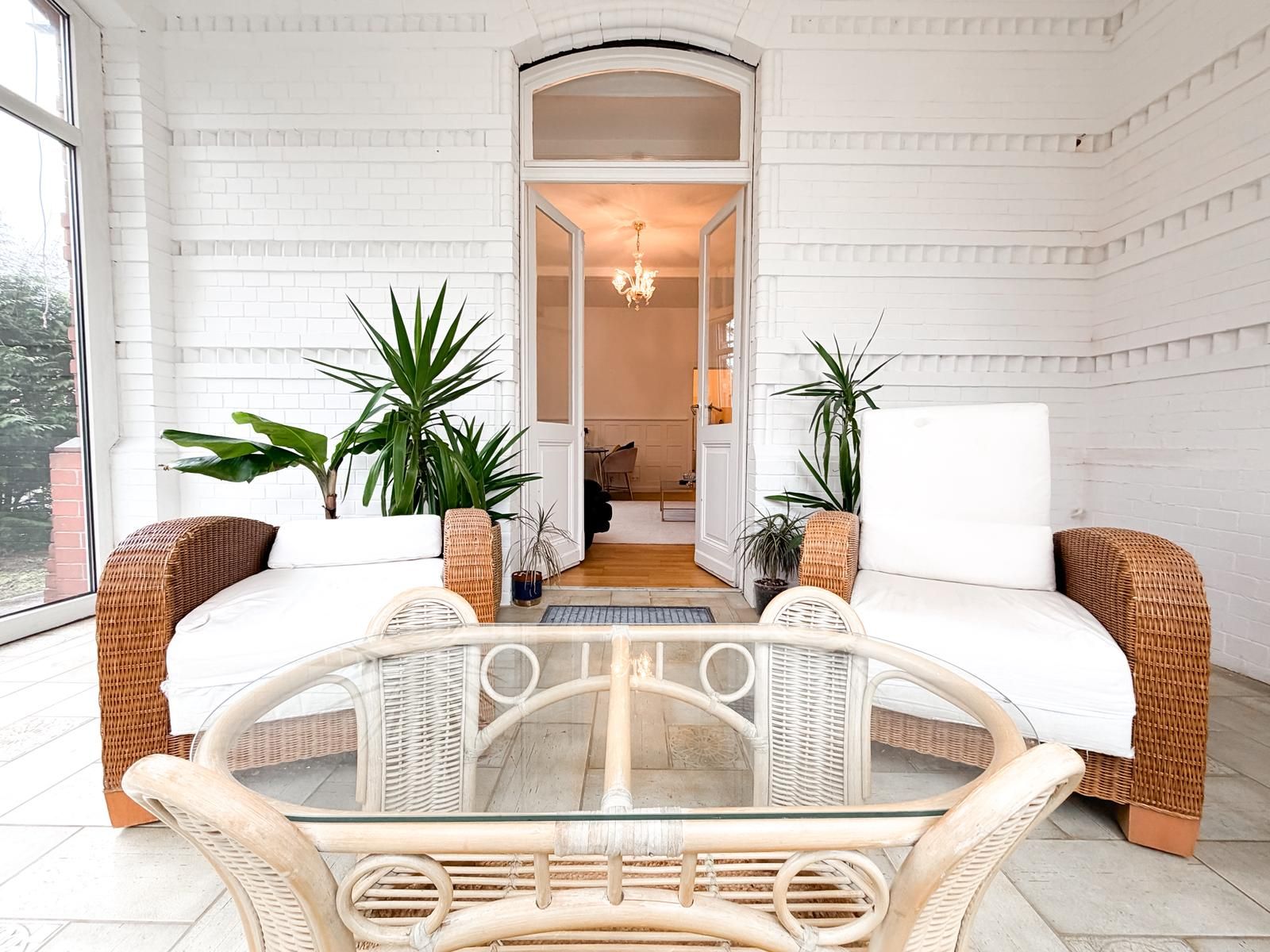 Stunning 2 BR Across The Kurpark - Stunning 2 BR across the Kurpark - Gallery - 6
