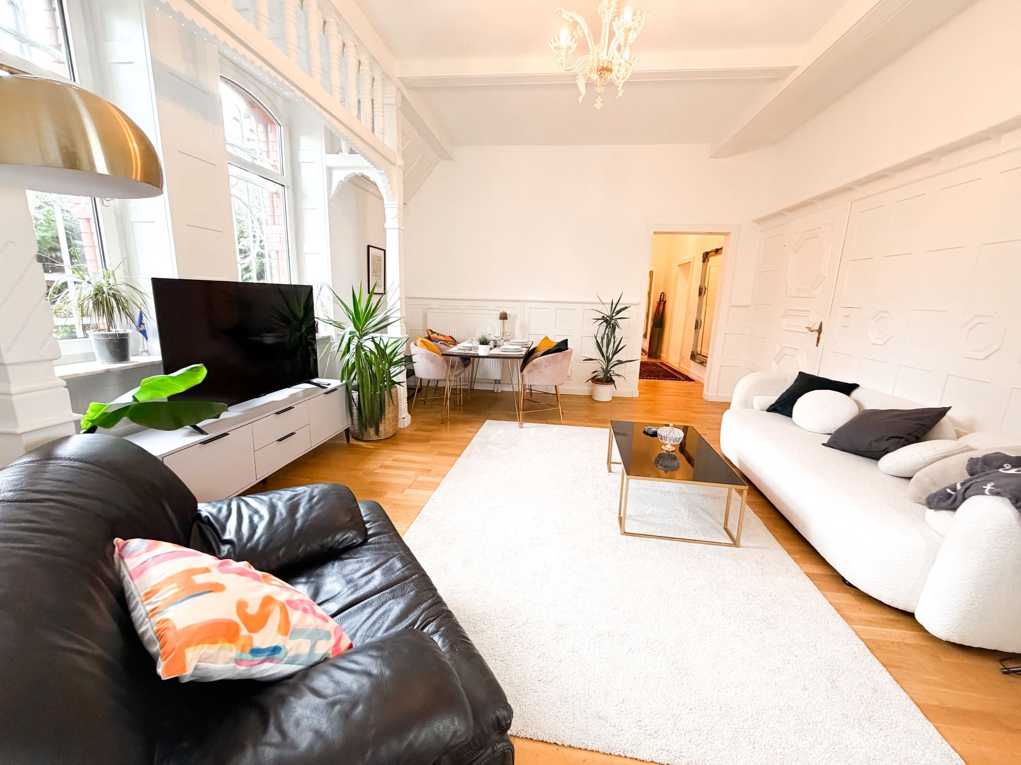 Stunning 2 BR Across The Kurpark - Stunning 2 BR across the Kurpark - Gallery - 1