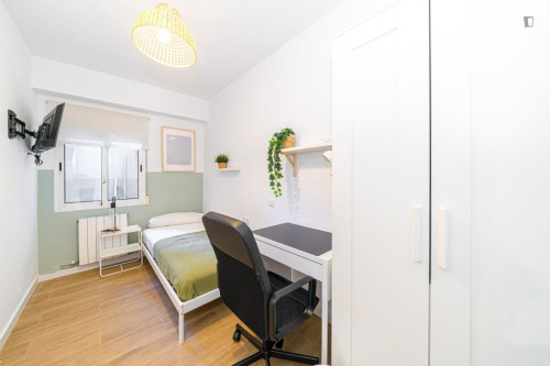 Appealing single bedroom