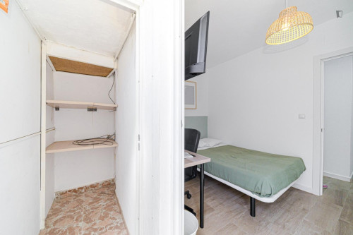 Attractive single bedroom with balcony