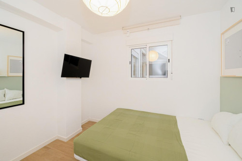 Attractive single bedroom