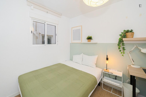 Attractive single bedroom