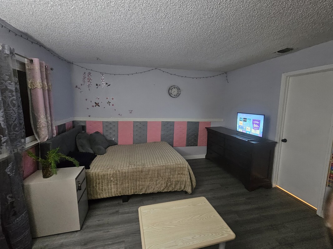  Master Bedroom(Full Room)  -  Furnished bedroom, TV and free wifi  - Gallery -  1