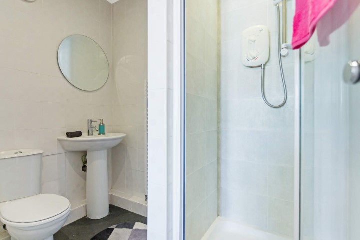  4 Beds, 4 Baths  -  563 Meanwood Road  - Gallery -  13