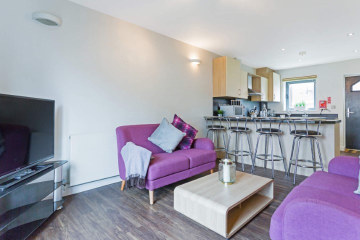  4 Beds, 4 Baths  -  563 Meanwood Road  - Gallery -  5
