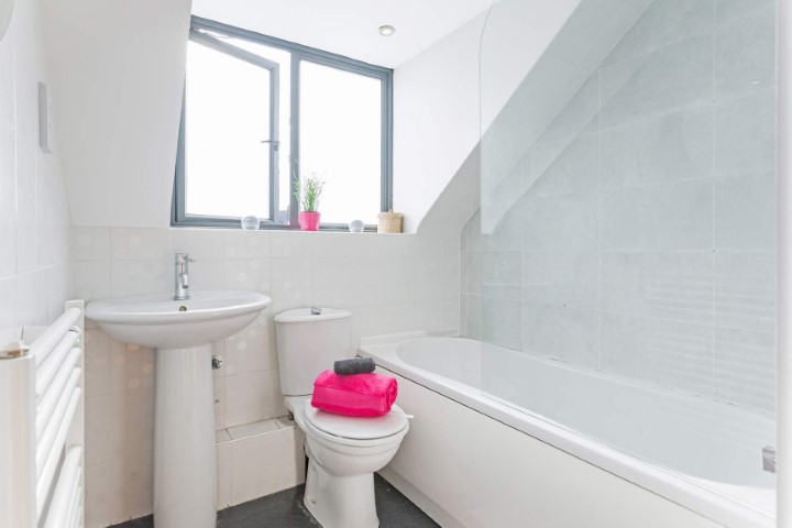  4 Beds, 4 Baths  -  563 Meanwood Road  - Gallery -  8