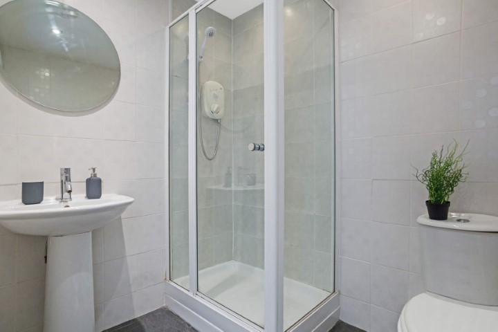  4 Beds, 4 Baths  -  563 Meanwood Road  - Gallery -  11