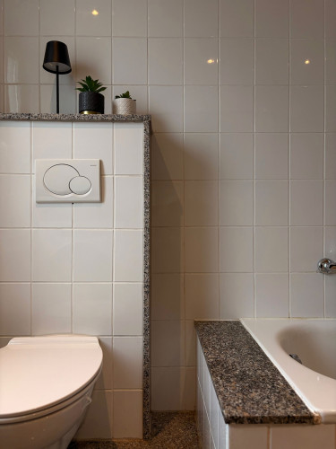 Fully furnished designer sunlit apartment · 2.5 rooms · 77 m² · large south-facing balcony