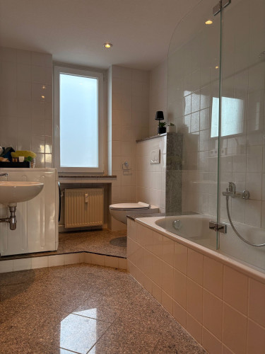 Fully furnished designer sunlit apartment · 2.5 rooms · 77 m² · large south-facing balcony