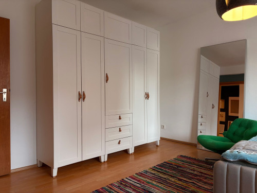 Fully furnished designer sunlit apartment · 2.5 rooms · 77 m² · large south-facing balcony