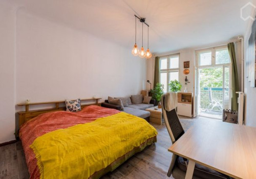 Prenzlauer Berg quite apartment with balcony 2 minutes to Greifswalder Strasse train station / Ringbahn