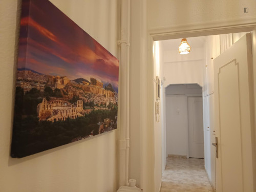 Homely double bedroom with a balcony, in Pangrati