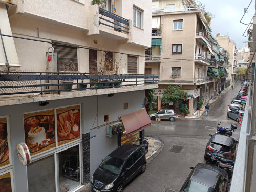 Homely double bedroom with a balcony, in Pangrati