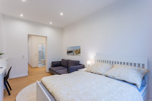 Modern, Fully Furnished One-Room Apartment with Home Office Option in Central Dortmund
