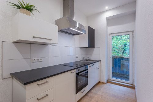 Modern, Fully Furnished One-Room Apartment with Home Office Option in Central Dortmund - Gallery - 11