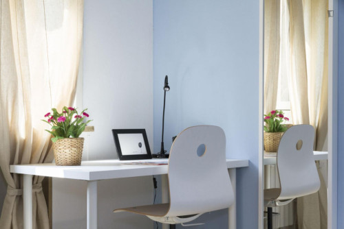 Snug double bedroom in the centre of the city