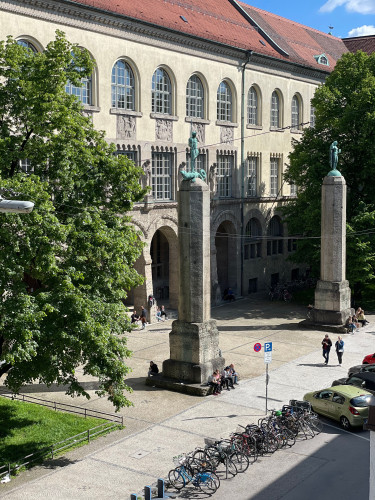 Perfectly located Apartment near English Garden (All Utilities Included)