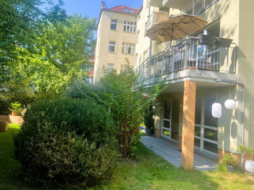 Sunny modern studio with a quiet south-facing terrace near Schönhauser Allee