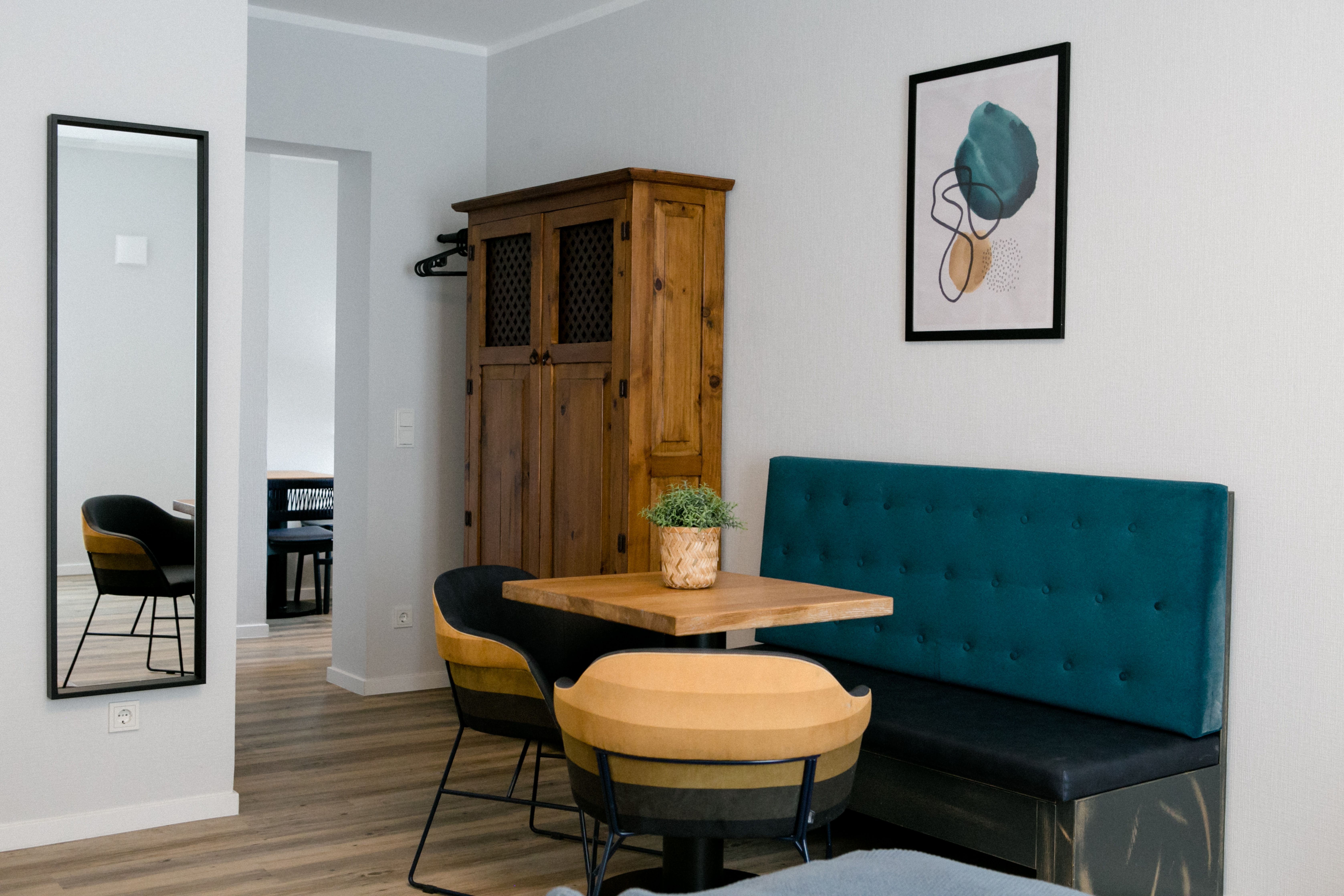  Charming & Modern Apartment With Retro Touch – Fully Equipped & Quietly Located  -  Charming & Modern Apartment with Retro Touch – Fully Equipped & Quietly Located  - Gallery -  10