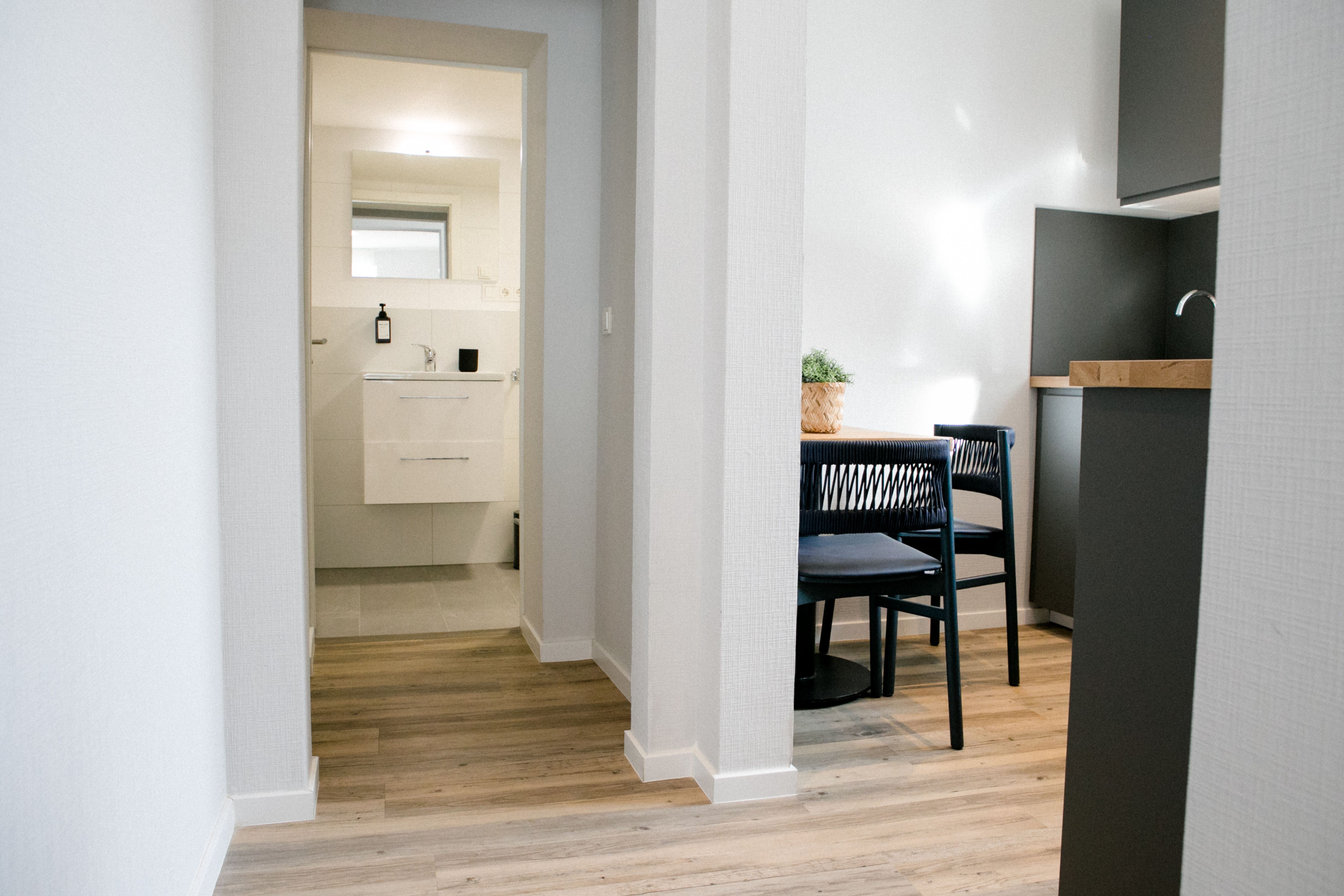  Charming & Modern Apartment With Retro Touch – Fully Equipped & Quietly Located  -  Charming & Modern Apartment with Retro Touch – Fully Equipped & Quietly Located  - Gallery -  24