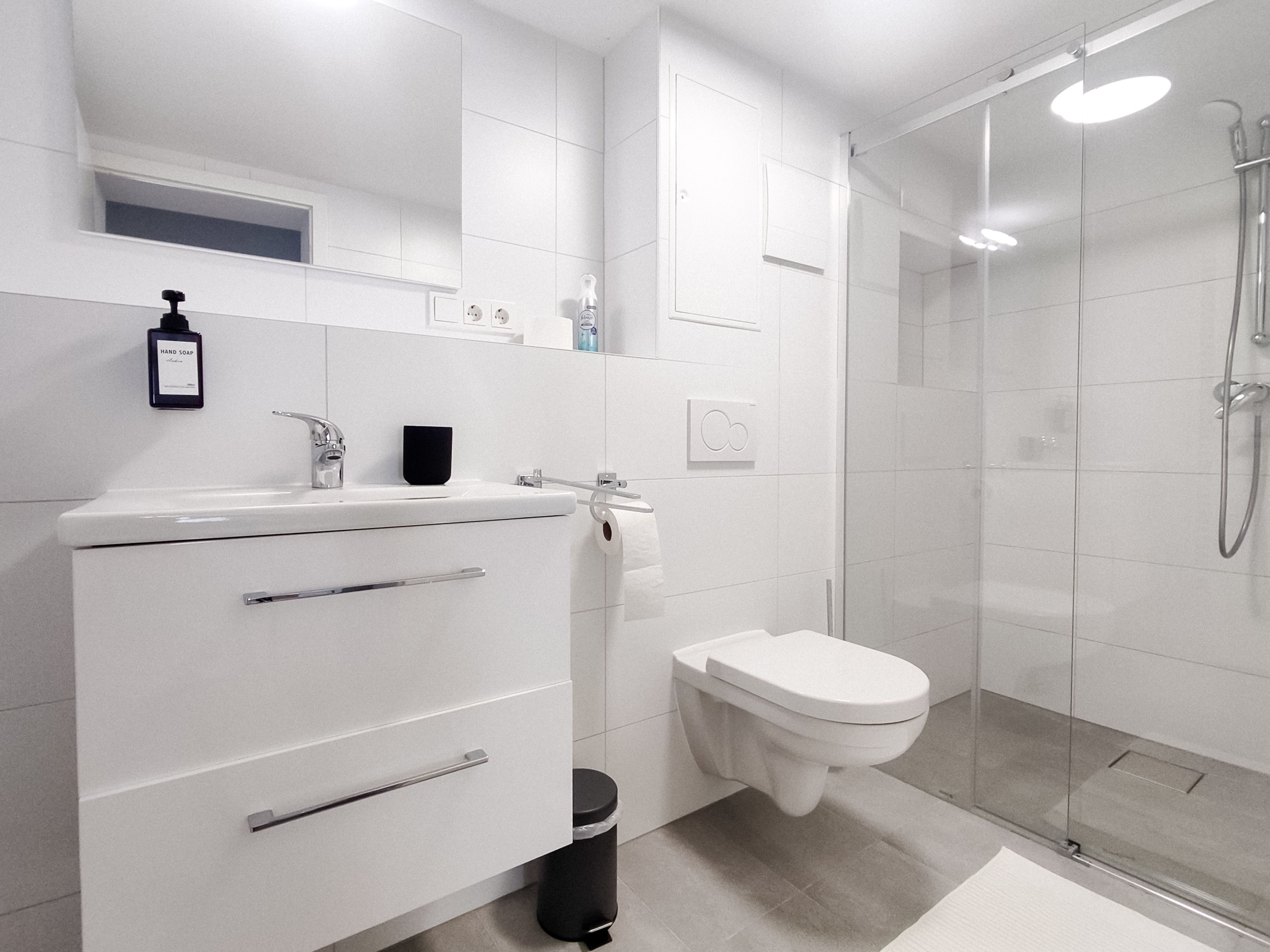  Charming & Modern Apartment With Retro Touch – Fully Equipped & Quietly Located  -  Charming & Modern Apartment with Retro Touch – Fully Equipped & Quietly Located  - Gallery -  6