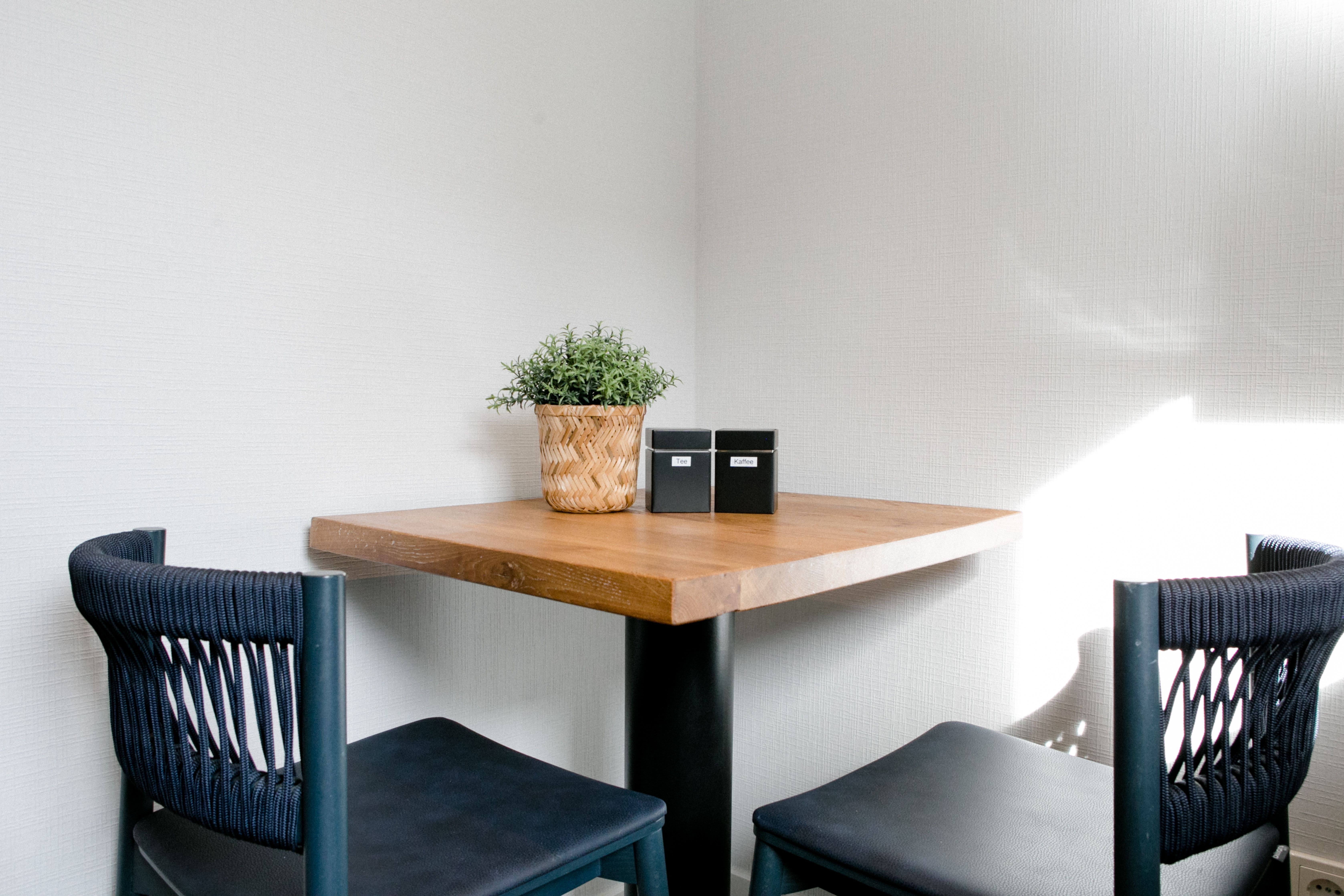  Charming & Modern Apartment With Retro Touch – Fully Equipped & Quietly Located  -  Charming & Modern Apartment with Retro Touch – Fully Equipped & Quietly Located  - Gallery -  11