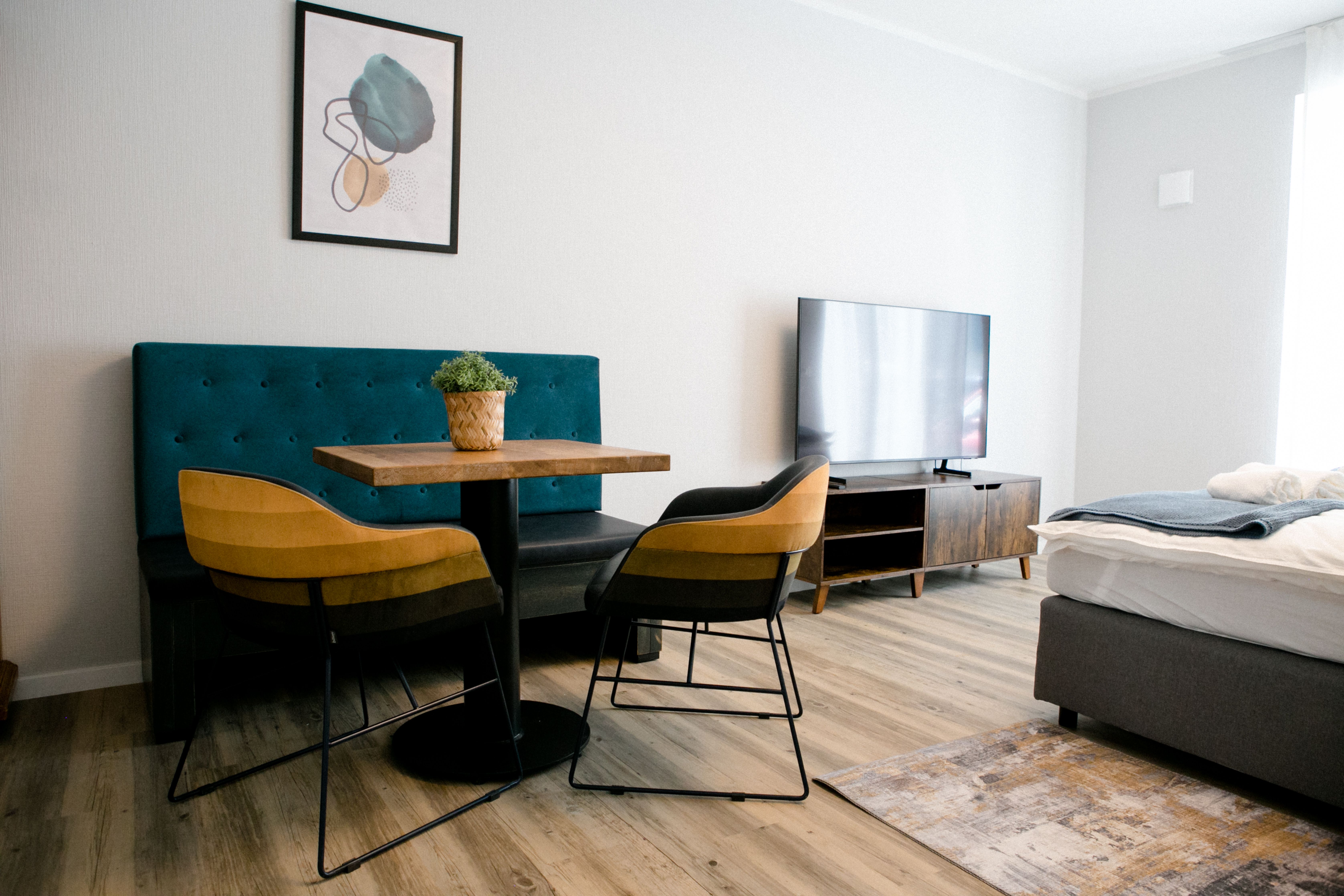  Charming & Modern Apartment With Retro Touch – Fully Equipped & Quietly Located  -  Charming & Modern Apartment with Retro Touch – Fully Equipped & Quietly Located  - Gallery -  4