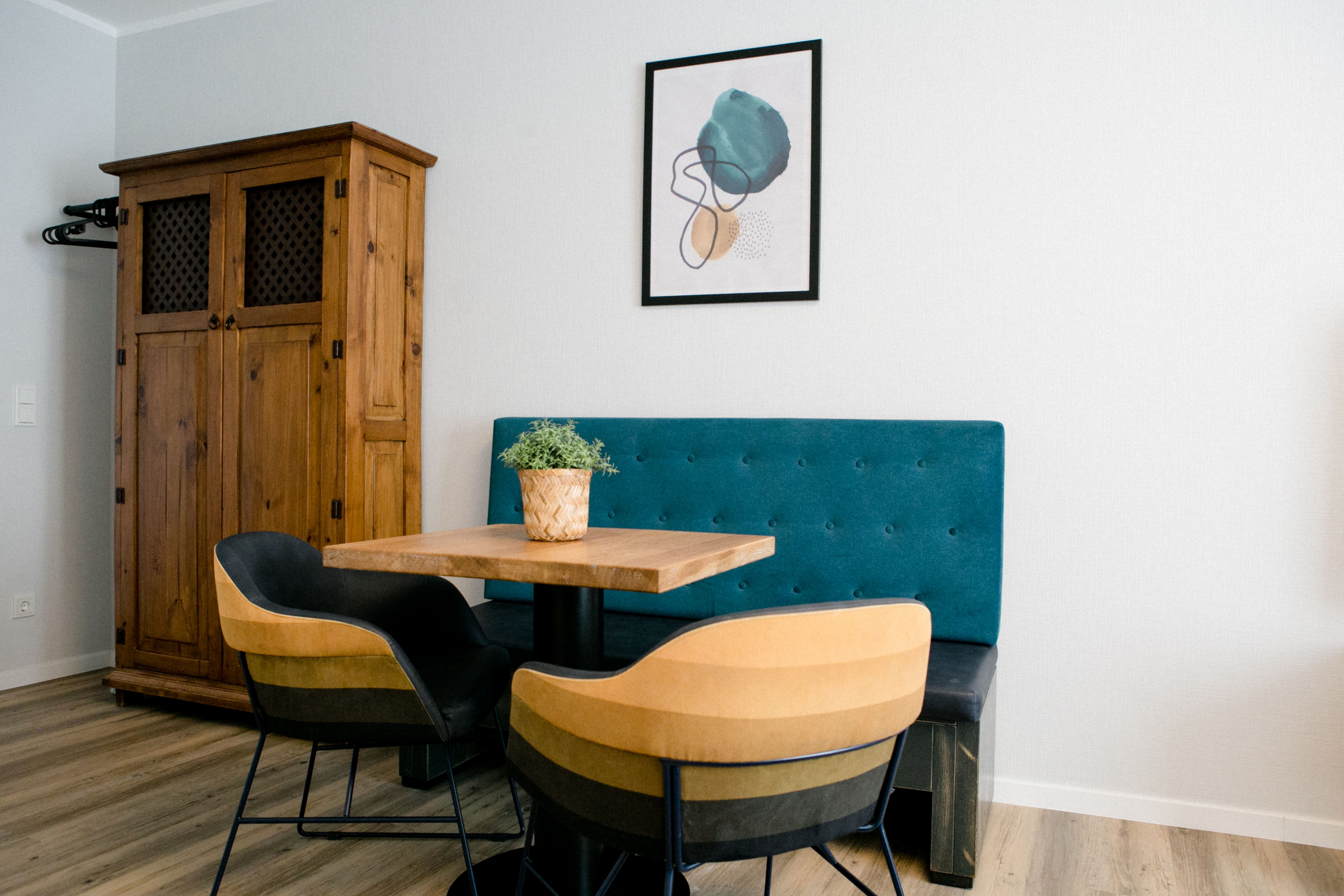  Charming & Modern Apartment With Retro Touch – Fully Equipped & Quietly Located  -  Charming & Modern Apartment with Retro Touch – Fully Equipped & Quietly Located  - Gallery -  9