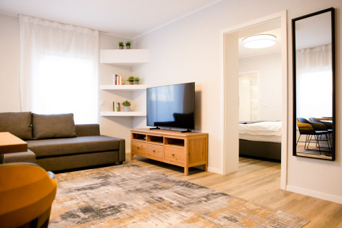 Elegant & Bright Apartment with Balcony – Fully Equipped & Central