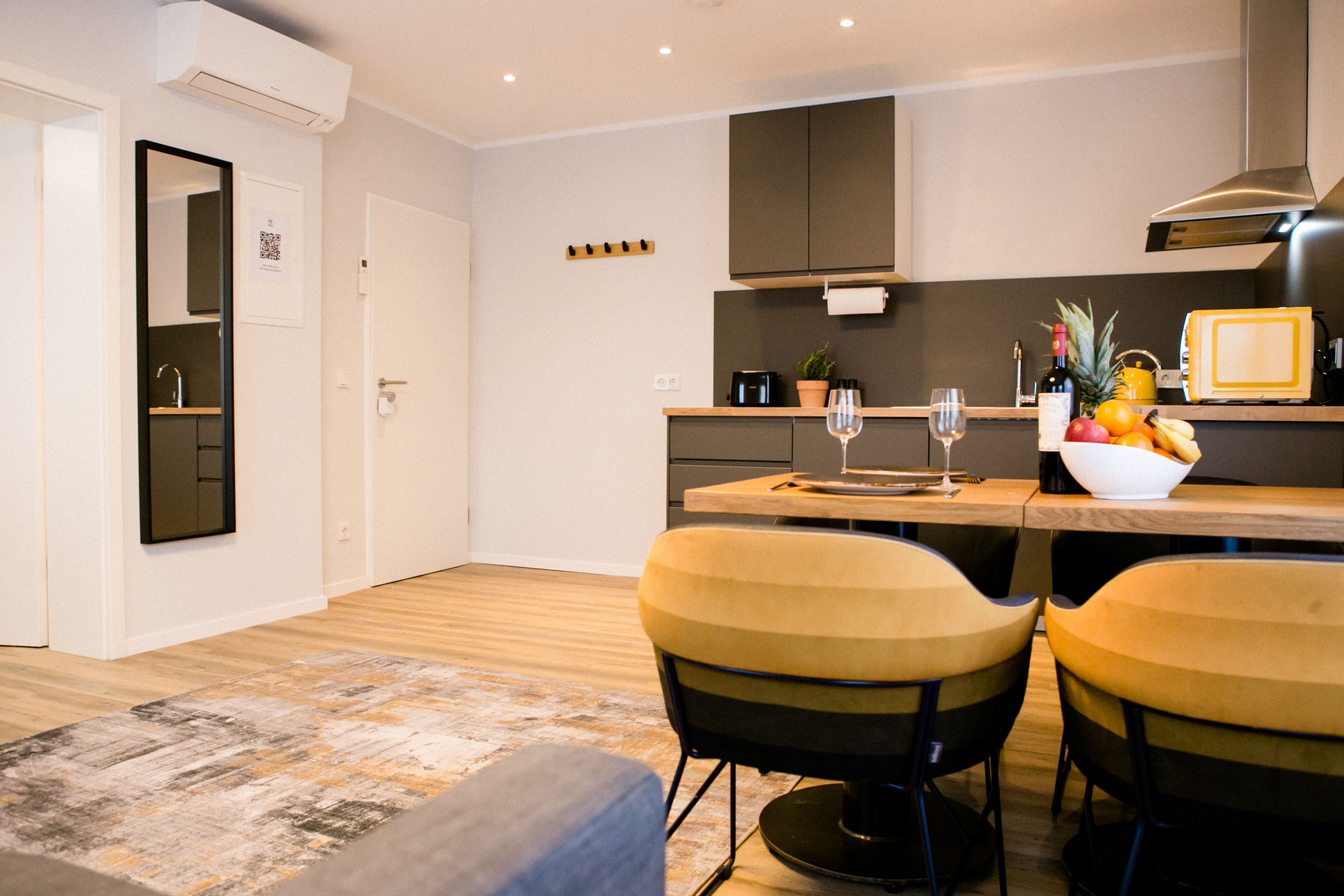 Elegant & Bright Apartment With Balcony – Fully Equipped & Central - 4