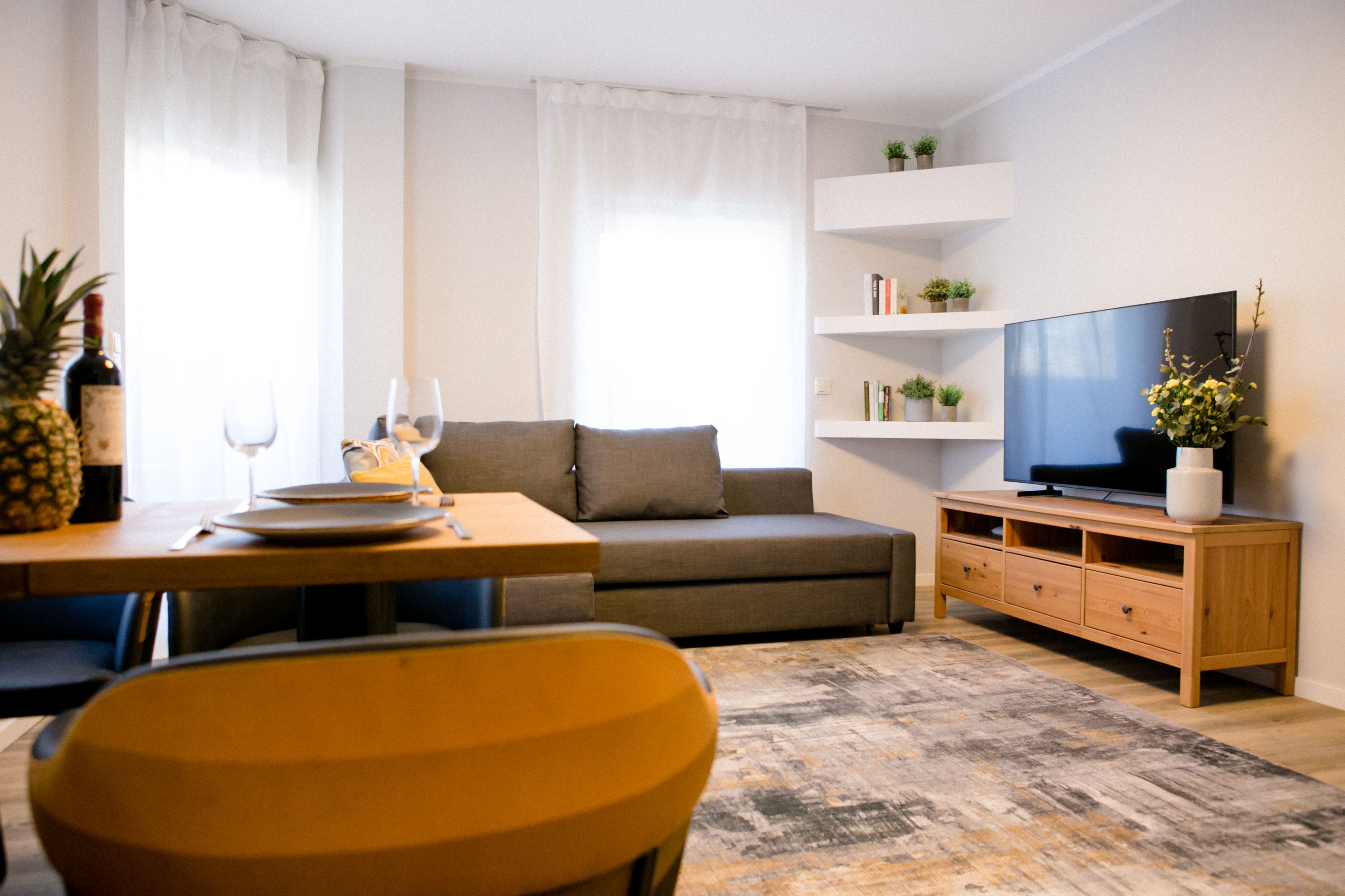 Elegant & Bright Apartment With Balcony – Fully Equipped & Central - 7