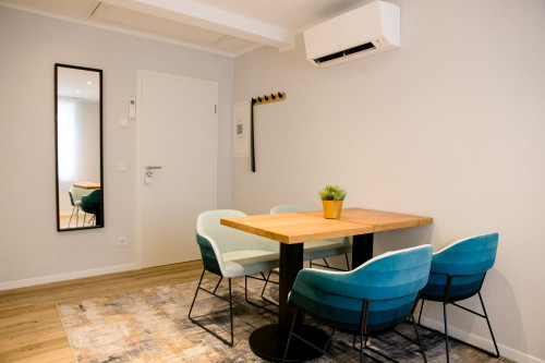 Stylish & Modern 1-Bedroom Apartment with Kitchen & Bathroom