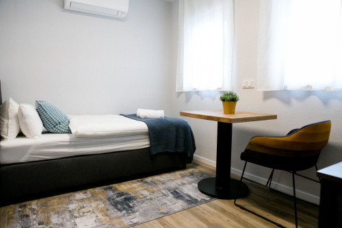 Stylish & Modern 1-Bedroom Apartment with Kitchen & Bathroom - Gallery - 23