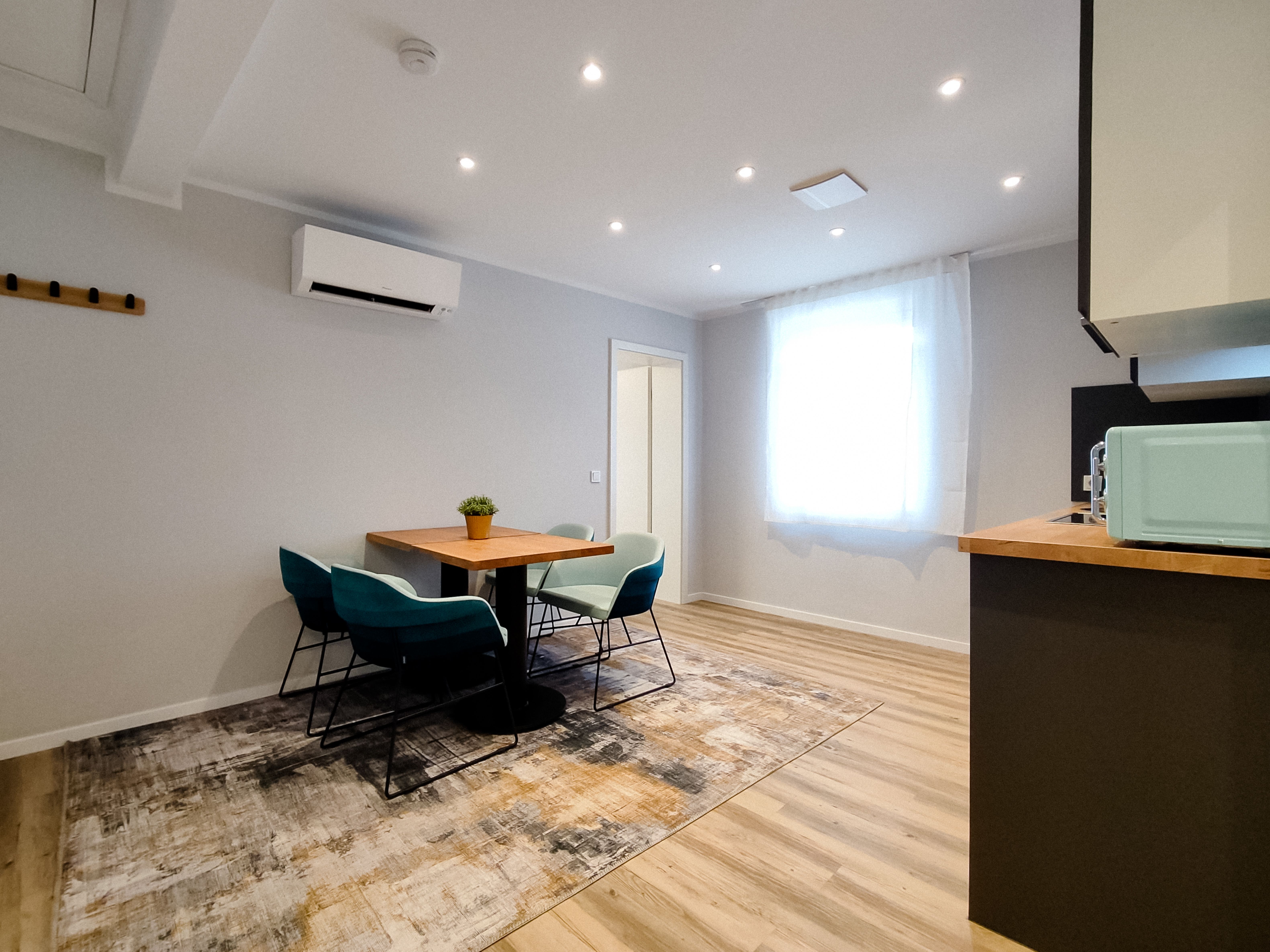  Stylish & Modern 1-Bedroom Apartment With Kitchen & Bathroom  -  Stylish & Modern 1-Bedroom Apartment with Kitchen & Bathroom  - Gallery -  4