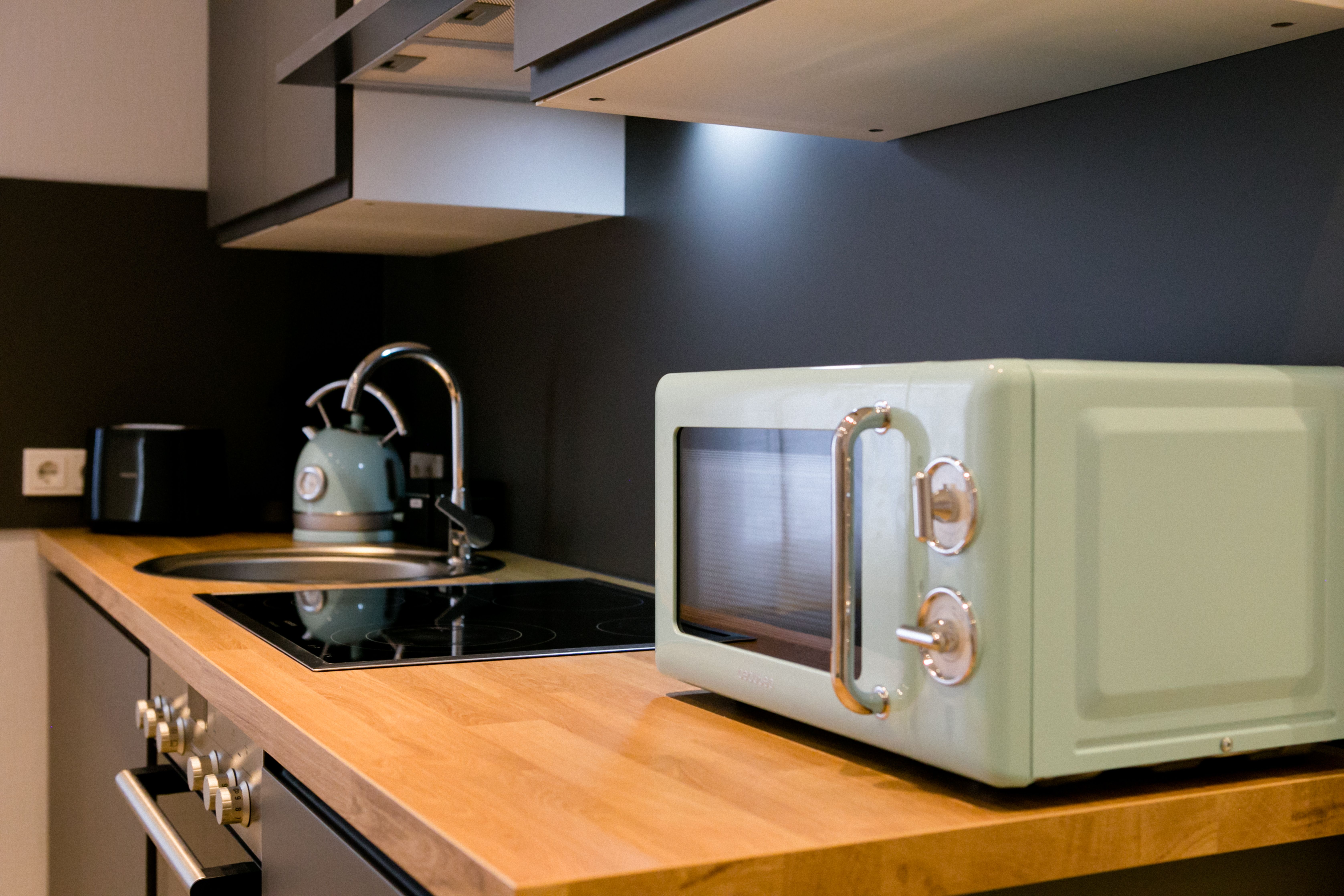 Stylish & Modern 1-Bedroom Apartment With Kitchen & Bathroom - Stylish & Modern 1-Bedroom Apartment with Kitchen & Bathroom - Gallery - 16