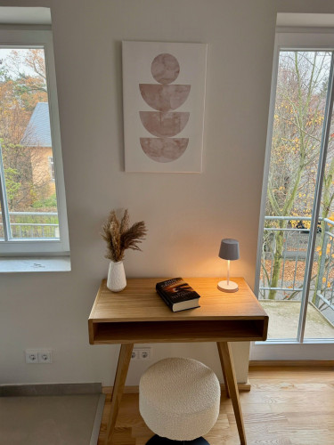 Exclusive temporary living – newly renovated and furnished 2-room apartment with two balconies & underground parking in Dresden-Blasewitz