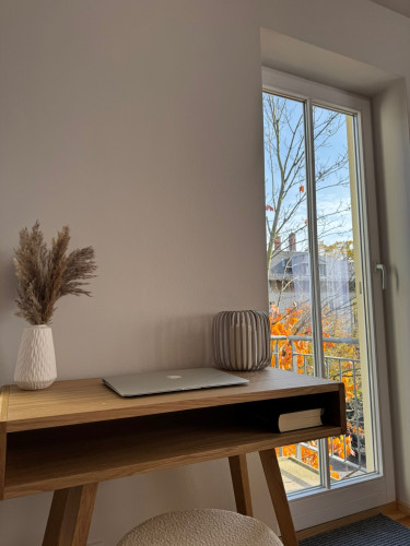 Exclusive temporary living – newly renovated 2-room apartment with underground parking, elevator, and two balconies in a prime location - Gallery - 17
