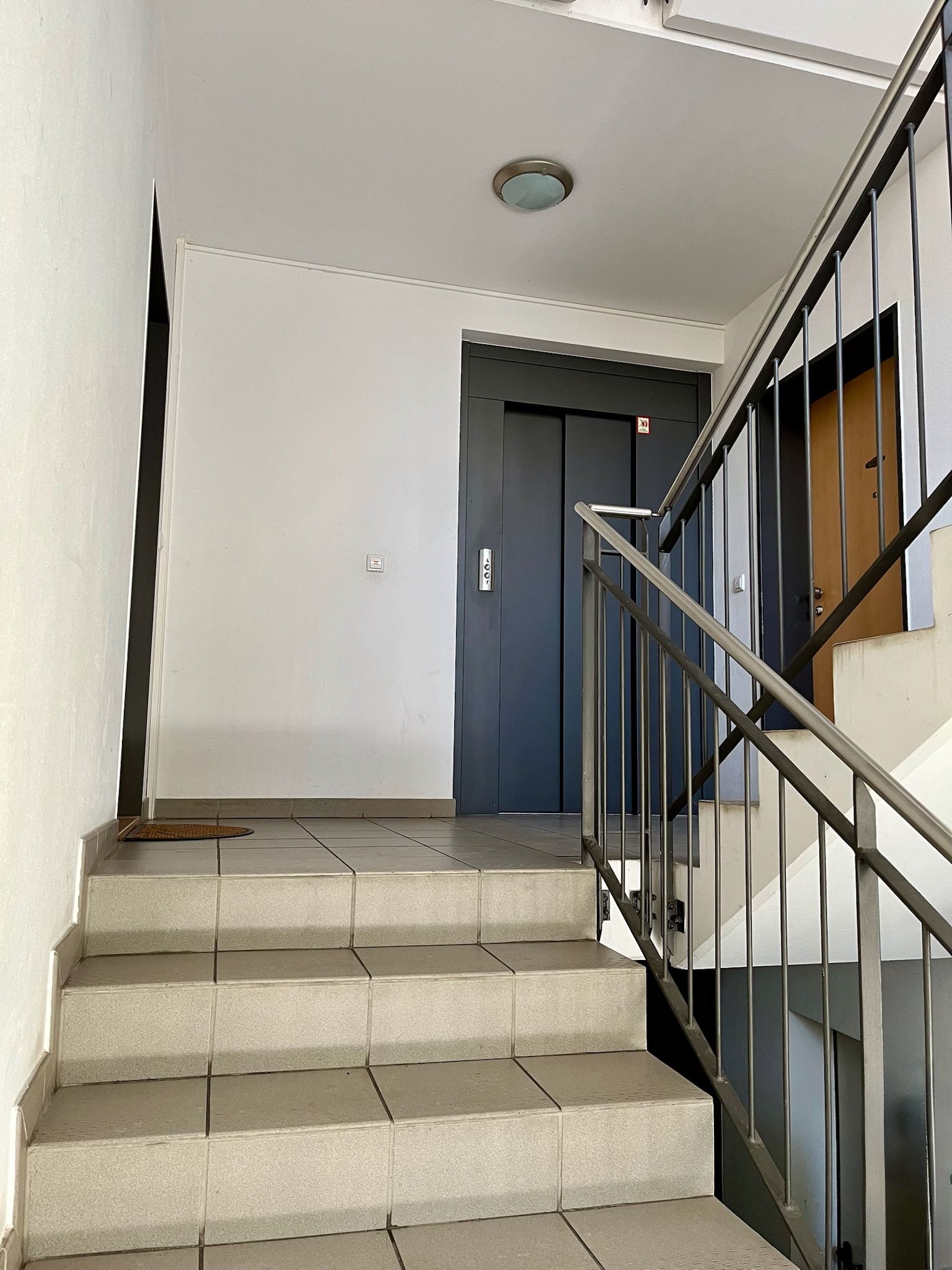 Exclusive Temporary Living – Newly Renovated And Furnished 2-Room Apartment With Two Balconies & Und - Exclusive temporary living – newly renovated and furnished 2-room apartment with two balconies & underground parking in Dresden-Blasewitz - Gallery - 5